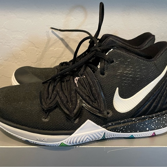 Nike Kyrie 5 mid youth size 7 black - Picture 5 of 7